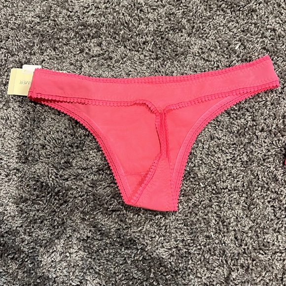 On Gossamer Set - Picture 7 of 7